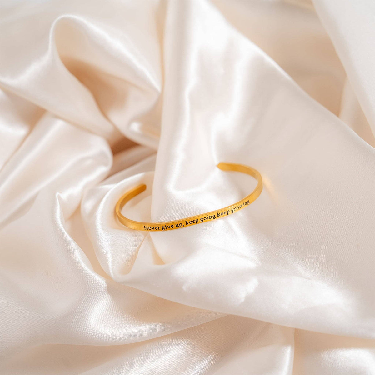 Never Give Up Engraved Bangle Bracelet
